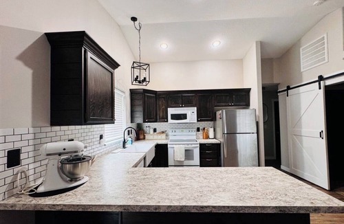 Cheney House | Charming 3-bedroom house in beautiful Cheney with AC