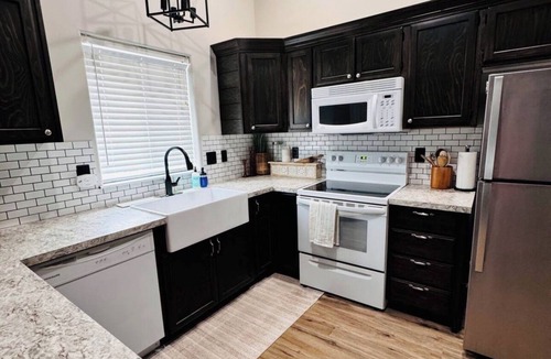 Cheney House | Charming 3-bedroom house in beautiful Cheney with AC