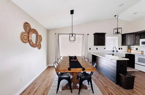 Cheney House | Charming 3-bedroom house in beautiful Cheney with AC