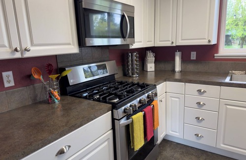 South End House | Charming 3-Bedroom House Rental in Tacoma, WA - Cozy Comfort, Convenient Living