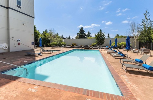 South Tacoma Condo | Charming 3-bedroom Penthouse condo with pool and gym nearby Tacoma Mall