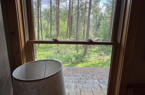 Mazama Cabin | Charming 3bedroom cabin Sleeps 7-11 people with Wi-Fi & AC in wonderful Mazama
