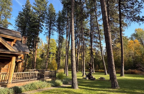 Mazama Cabin | Charming 3bedroom cabin Sleeps 7-11 people with Wi-Fi & AC in wonderful Mazama