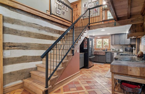 Blacksburg Cabin | Charming 4-bedroom cabin with AC in Blacksburg