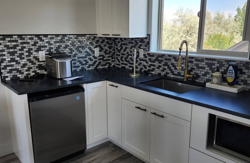 Twin Falls County Apartment | Charming 825 square foot Studio Loft apartment in Kimberly with WiFi, AC
