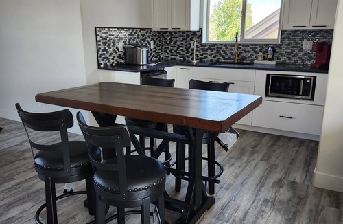 Twin Falls County Apartment | Charming 825 square foot Studio Loft apartment in Kimberly with WiFi, AC