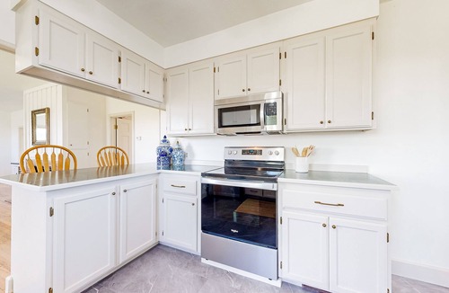 Burley House | Charming and serene home with al fresco dining, wood fireplace, & mtn views