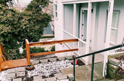 The Dalles Apartment | Charming Apt in Dwntwn The Dalles w/Epic Views!
