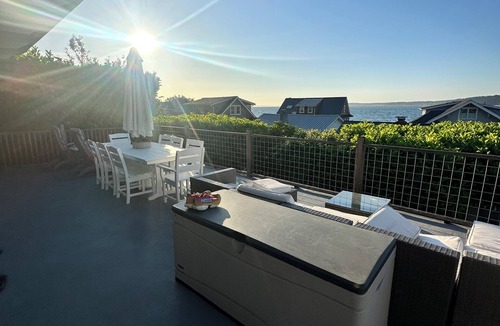 Langley Cabin | Charming Beach Cabin with Private Beach Access