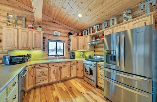 Bedford Cabin | Charming Bedford Cabin w/Private Hot Tub!