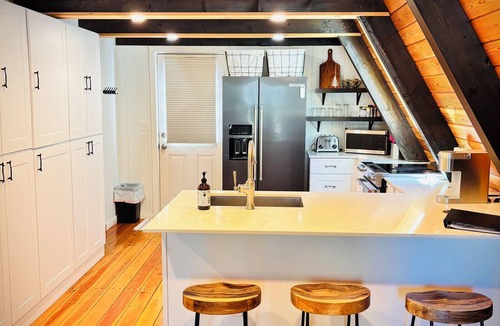 Donnelly Cabin | Charming cabin tucked near Cascade Lake