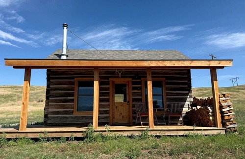 Ennis Cabin | Charming Cabin with Pond and Mountain Views near Downtown Ennis, Montana