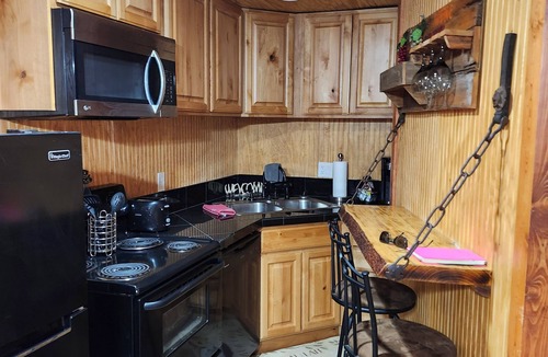 Show Low Cabin | Charming cabin with WIFI and AC in delightful Show Low Minimum 2 night stay.