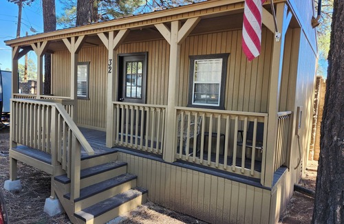 Show Low Cabin | Charming cabin with WIFI and AC in delightful Show Low Minimum 2 night stay.