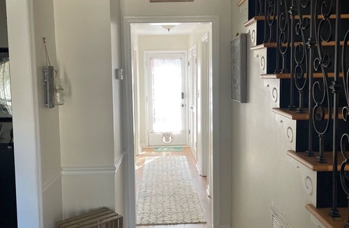 Augusta House | Charming Cape Cod Style Home-Masters Rental