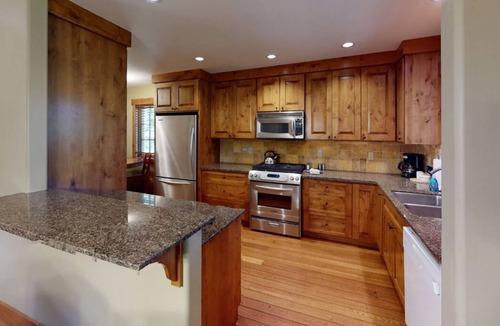 Tamarack Ski Chalet | Charming Chalet |Soaking Tub and Wood Fireplace