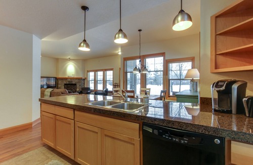 Dover Bay Condo | Charming condo with lake access & great location close to skiing & Silverwood
