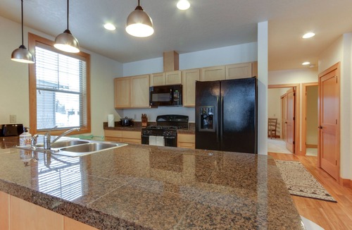 Dover Bay Condo | Charming condo with lake access & great location close to skiing & Silverwood