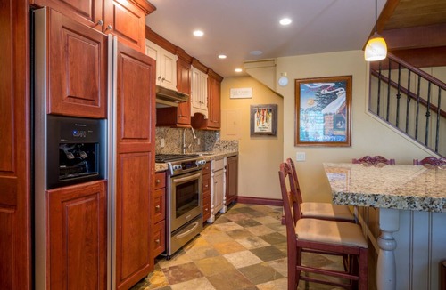 Elkhorn Condo | Charming Condo with WIFI and Mtn Views