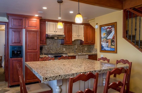 Elkhorn Condo | Charming Condo with WIFI and Mtn Views