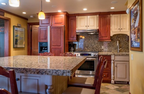 Elkhorn Condo | Charming Condo with WIFI and Mtn Views