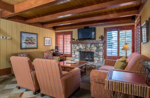 Elkhorn Condo | Charming Condo with WIFI and Mtn Views