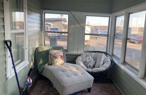 Laurel House | Charming convenient. 3-bedroom house in Laurel with AC,parking,storage,and more!