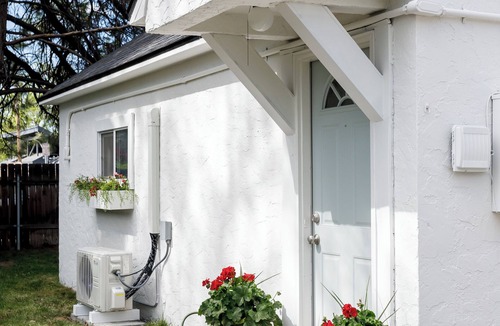 Boise Bench House | Charming Cottage on the Boise Bench. Minutes from downtown, BSU & the airport.