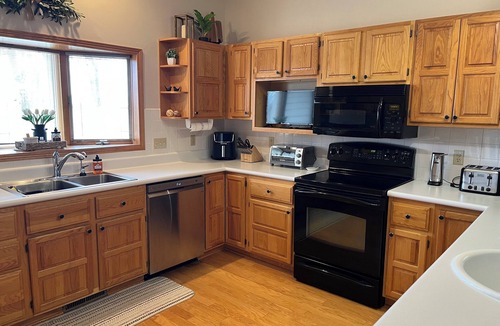 Clinton House | Charming country 4 bed/2 bath house in Clinton, near golf & casino. Wifi, A/C