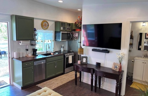 Nampa Apartment | Charming country cottage has private patio, hot tub & many other amenities.