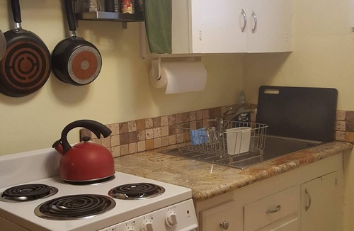 Historic Milwaukie Apartment | Charming Cozy Apartment Like Space in House - Corona safe environment