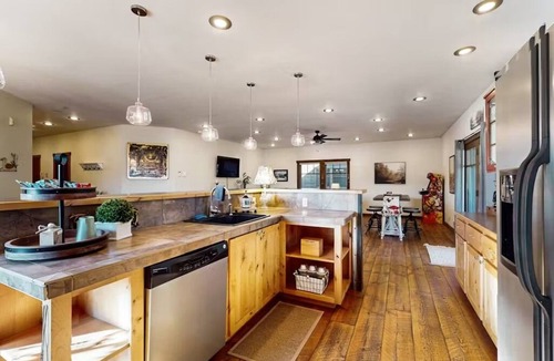 New Meadows Condo | Charming Cozy Cottage with Arcade game and access to everything FUN! 25yrs +only