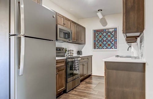 Springfield House | Charming Downtown Stay | Victorian Beauty & Modern Comfort
