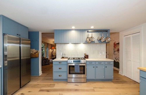 Rollingbay House | Charming English Cottage Retreat Near Fay Bainbridge Park – Sleeps 6