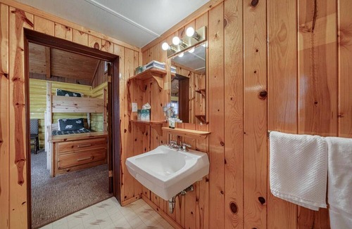 Ashton Cabin | Charming Family Log Cabin, the Perfect Base for Exploring East Idaho in Ashton