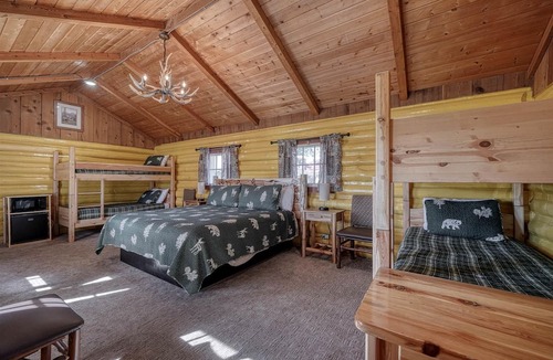 Ashton Cabin | Charming Family Log Cabin, the Perfect Base for Exploring East Idaho in Ashton