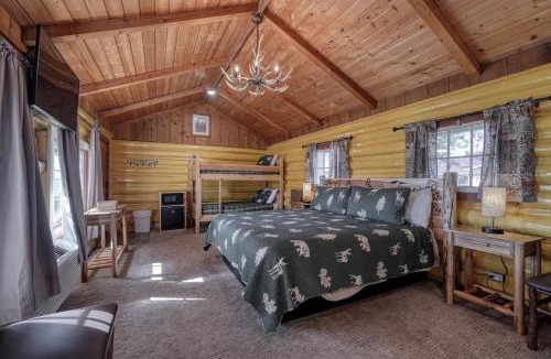 Ashton House | Charming Family Log Cabin, the Perfect Base for Exploring East Idaho in Ashton