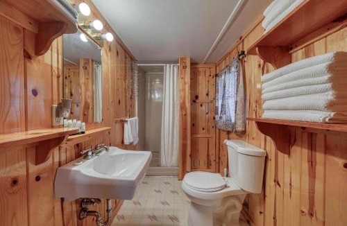Ashton House | Charming Family Log Cabin, the Perfect Base for Exploring East Idaho in Ashton
