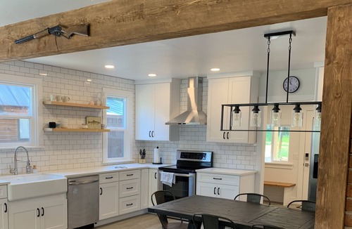 McCall House | Charming Family/Pet Friendly Home on Lake Street! One minute walk to downtown.