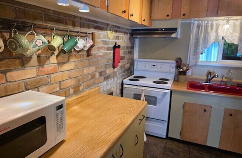 Point Roberts House | Charming Farmhouse Cottage