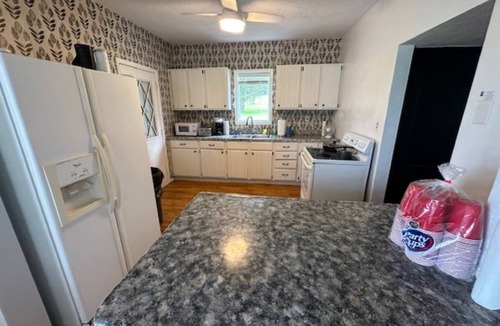 Spring Valley House | Charming farmhouse with 4 bedrooms and WiFi, AC near Spring Valley