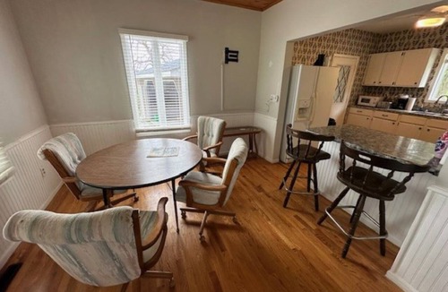 Spring Valley House | Charming farmhouse with 4 bedrooms and WiFi, AC near Spring Valley