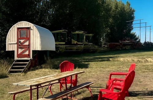 Tetonia House | Charming Glamping Wagon with Mountain Views on Working Ranch near Grand Teton – Tetonia, Idaho