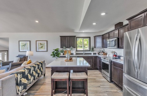 Greenbank House | Charming Greenbank 3-BR, 5 Beds, Ocean & Mountain Views with AC, WiFi, Hot Tub