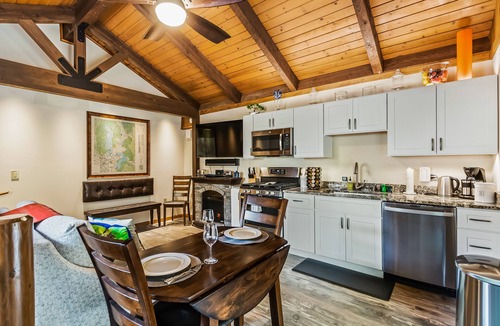 Sandpoint House | Charming guest house with free WiFi, full kitchen, public beach access, & dock