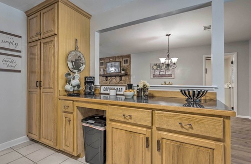 Gulfport Cottage | Charming Gulfport Escape: Half-mile to Beach!