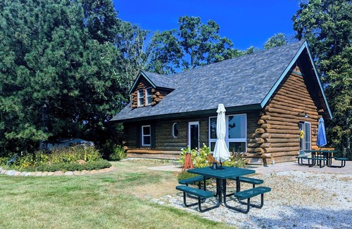 Salem Lakes Cabin | Charming hand built log-cabin in beautiful southeastern Wisconsin