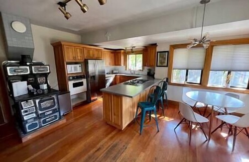 Hamilton House | Charming historic 2-bedroom South Side Hamilton home, 5-minute walk to downtown