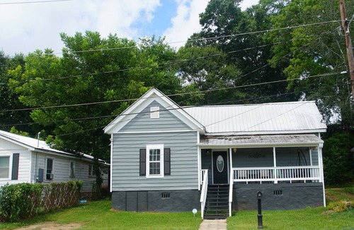 LaGrange House | Charming historic home steps from downtown LaGrange
