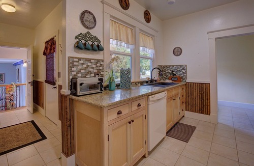Grants Pass House | Charming home in historical Grants Pass